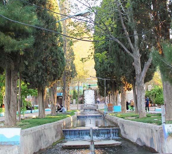 عکسی قدیمی از آبشار استهبان